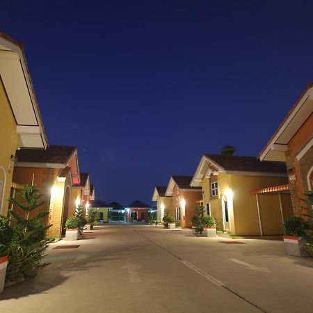 Windsor Resort Lop Buri Buitenkant foto