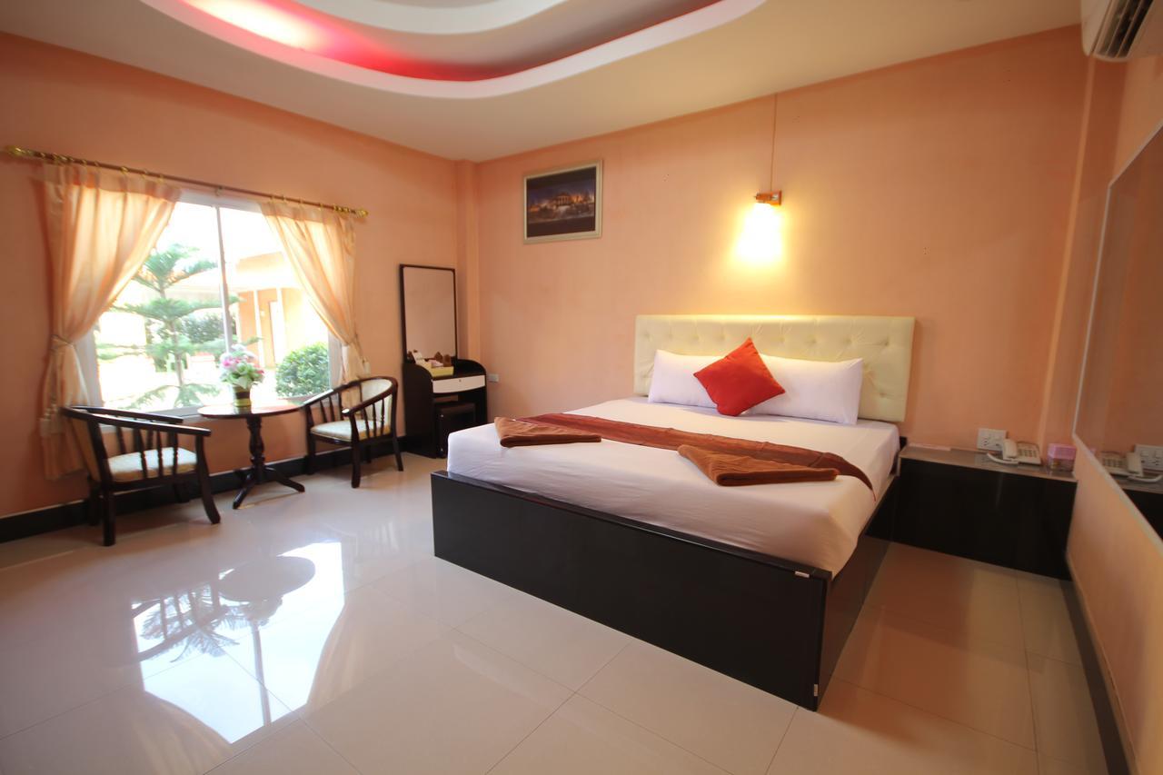 Windsor Resort Lop Buri Buitenkant foto
